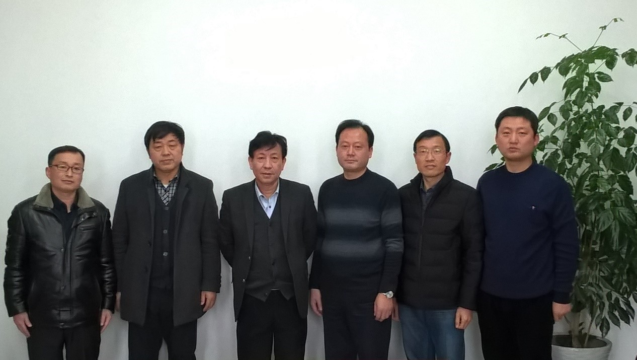 范以宁教授(左三)与分析测试中心和新澳门六合彩内部资料
部分专家教授合影 范以宁教授(左三)与分析测试中心和新澳门六合彩内部资料
部分专家教授合影